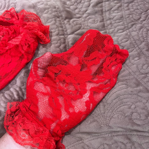 Lace Ruffle Ankle Socks - Red - Picture 2 of 4